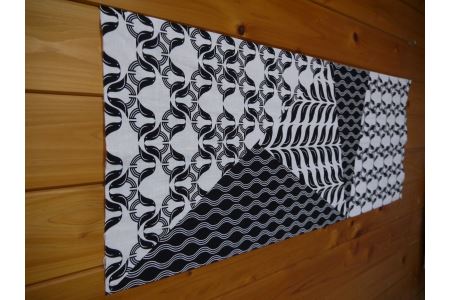 熊野の神様のお使い八咫烏の手拭！【熊野の黒：三つ組みヤタガラス】【kmkn0059】