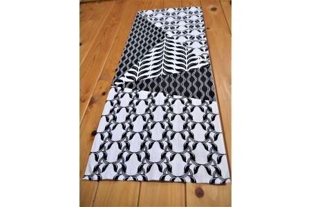 熊野の神様のお使い八咫烏の手拭！【熊野の黒：三つ組みヤタガラス】【kmkn0059】