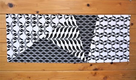 手ぬぐい2枚組☆【熊野の黒：三つ組みヤタガラス散らし那智黒石】【kmkn0061】