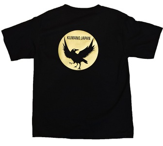 熊野古道　導きのカラス ゴールドＴシャツ　黒（Mサイズ）【mrm0120-2】