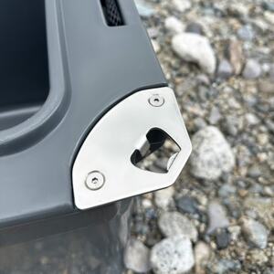 オリジナルマット(SeaDek)付ハードクーラーボックス　(サイズ:75L)　カラー:ダークグレイ【1672104】