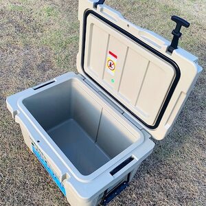 オリジナルマット(SeaDek)付ハードクーラーボックス (サイズ:35L) カラー:タン【1264580】