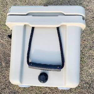 オリジナルマット(SeaDek)付ハードクーラーボックス (サイズ:35L) カラー:タン【1264580】
