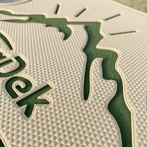 オリジナルマット(SeaDek)付ハードクーラーボックス (サイズ:45L) カラー:タン【1353388】