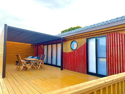 カブクリゾートペア宿泊券（トレーラーハウス利用） / ペア 伊勢志摩 志摩 三重 宿泊券 一泊二食 1泊2食 クーポン付き 宿泊 旅行 観光 サウナ BBQ 〔200-23〕