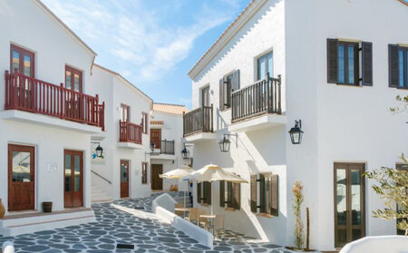 志摩地中海村「ラグジュアリースイート」ペア1泊2食付券（コース料理）／伊勢志摩 伊勢 志摩 旅行 旅行券 ﾁｹｯﾄ 宿泊券 宿泊 ﾍﾟｱ宿泊券 1泊2食 ｺｰｽ料理 朝食 ﾊﾞｲｸﾝｸﾞ 地中海 ﾎﾃﾙ ｽｲｰﾄ 泊まる 景観 温泉 ｽﾊﾟ ｶｯﾌﾟﾙ 夫婦 家族 ｲｾ ｼﾏ ﾘｮｺｳ 300000円 30万円 三十万円