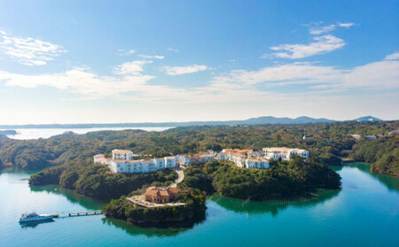 志摩地中海村「ラグジュアリースイート」ペア1泊2食付券（コース料理）／伊勢志摩 伊勢 志摩 旅行 旅行券 ﾁｹｯﾄ 宿泊券 宿泊 ﾍﾟｱ宿泊券 1泊2食 ｺｰｽ料理 朝食 ﾊﾞｲｸﾝｸﾞ 地中海 ﾎﾃﾙ ｽｲｰﾄ 泊まる 景観 温泉 ｽﾊﾟ ｶｯﾌﾟﾙ 夫婦 家族 ｲｾ ｼﾏ ﾘｮｺｳ 300000円 30万円 三十万円