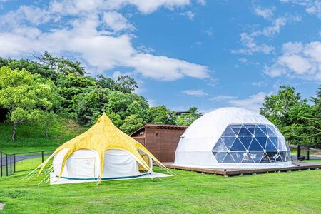 志摩グリーンアドベンチャー【グランピングフィールド】ドッグラン付き棟 宿泊券(６名様まで)／伊勢志摩 伊勢 志摩 三重 ｸﾞﾗﾝﾋﾟﾝｸﾞ ｷｬﾝﾌﾟ ﾍﾟｯﾄ ﾄﾞｯｸﾞﾗﾝ 友人 家族 遊ぶ 自然 贅沢 宿泊 ﾁｹｯﾄ 旅行券 ｱｳﾄﾄﾞｱ BBQ 大人 子ども 満喫 体験 ｱｸﾃｨﾋﾞﾃｨ 楽しむ 泊まる