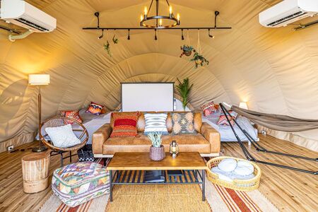 志摩グリーンアドベンチャー【グランピングフィールド】ドッグラン付き棟 宿泊券(６名様まで)／伊勢志摩 伊勢 志摩 三重 ｸﾞﾗﾝﾋﾟﾝｸﾞ ｷｬﾝﾌﾟ ﾍﾟｯﾄ ﾄﾞｯｸﾞﾗﾝ 友人 家族 遊ぶ 自然 贅沢 宿泊 ﾁｹｯﾄ 旅行券 ｱｳﾄﾄﾞｱ BBQ 大人 子ども 満喫 体験 ｱｸﾃｨﾋﾞﾃｨ 楽しむ 泊まる