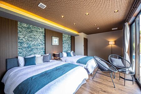 志摩グリーンアドベンチャー【グランピングフィールド】ラグジュアリー棟 宿泊券(８名様まで)／伊勢志摩 伊勢 志摩 三重 ｸﾞﾗﾝﾋﾟﾝｸﾞ ｷｬﾝﾌﾟ ﾌﾟﾗｲﾍﾞｰﾄ ｳﾞｨﾗ ﾌﾟｰﾙ ｻｳﾅ 友人 家族 遊ぶ 自然 贅沢 宿泊 ﾁｹｯﾄ 旅行券 ｱｳﾄﾄﾞｱ BBQ 大人 子ども 満喫 体験 ｱｸﾃｨﾋﾞﾃｨ 楽しむ 泊まる