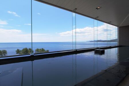 湯元館ニュー浜島 １泊２食付き ペア宿泊券 / 東海 近畿 三重県 志摩 伊勢志摩 旅行 旅 国内旅行 観光 旅館 宿泊 宿 チケット ペア 宿泊券 食事 １泊２食  夕日 温泉 