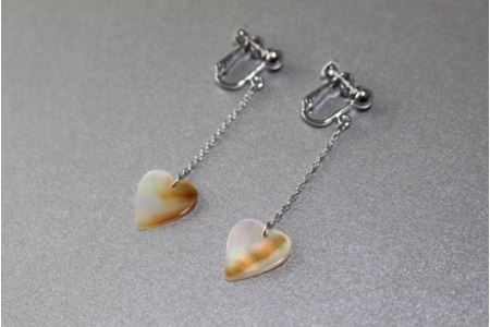 アクセサリー イヤリング 貝 貝殻 三重県 伊勢志摩 志摩 志摩市 貝 プレゼント 誕生日 貝細工 真珠貝 ロジウム マベ貝 マベ / 貝のイヤリング【ハート】マベ