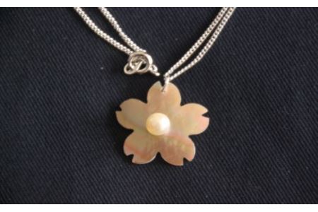 真珠 アクセサリー ペンダント ネックレス パール 貝 三重県 伊勢志摩 志摩市 プレゼント 誕生日 真珠貝 アコヤ真珠 マベ貝 マベ / 貝と真珠のペンダント【サクラ】マベ