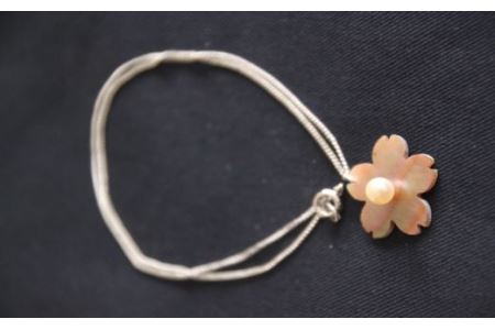 真珠 アクセサリー ペンダント ネックレス パール 貝 三重県 伊勢志摩 志摩市 プレゼント 誕生日 真珠貝 アコヤ真珠 マベ貝 マベ / 貝と真珠のペンダント【サクラ】マベ