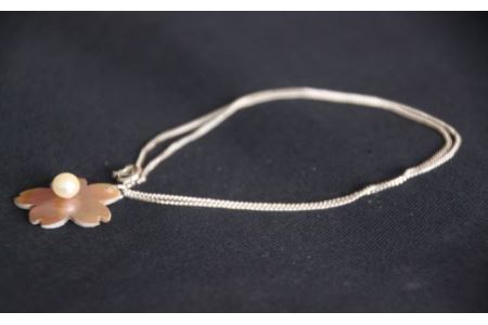 真珠 アクセサリー ペンダント ネックレス パール 貝 三重県 伊勢志摩 志摩市 プレゼント 誕生日 真珠貝 アコヤ真珠 マベ貝 マベ / 貝と真珠のペンダント【サクラ】マベ