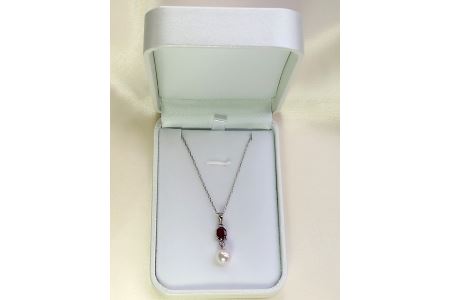 【090-09】上質アコヤ真珠8.0ミリ 1ctガーネット付きペンダント