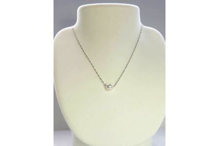 【090-10】上質アコヤ真珠8.5ミリ Pt一粒パールネックレス