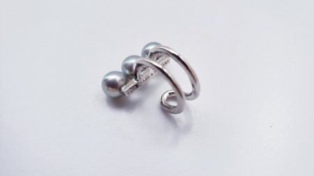 【045-10】志摩市産アコヤ真珠3個付イヤーカフ(ブルー系）*