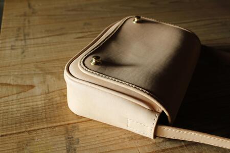 伊賀牛革ショルダーバッグ<ステッチ:色選択可>