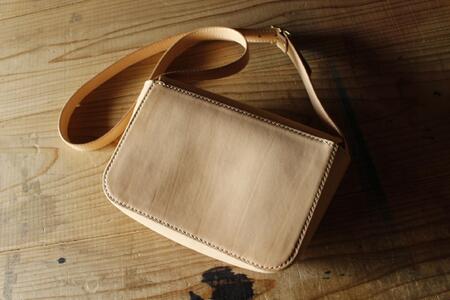 伊賀牛革ショルダーバッグ<ステッチ:色選択可>