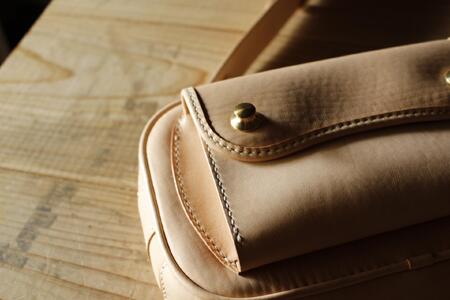 伊賀牛革ボディバッグ<ステッチ:色選択可>