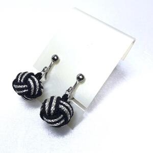 組紐イヤリングモンキー黒銀