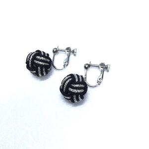 組紐イヤリングモンキー黒銀