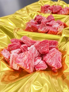 SS-332　松阪牛サイコロステーキ（240g × 3P） ＊歯ごたえのあるお肉です。柔らかいお肉をご希望の方はご遠慮ください＊