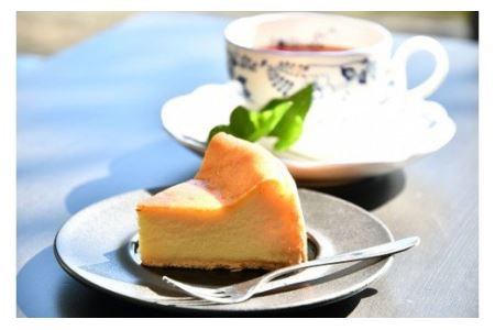 （冷凍）こだわり　チーズケーキ　５号　１ホール／ソレイユ　ベイクド　限定　特選　洋菓子　クリームチーズ　伊勢志摩