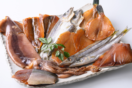 厳選 ”旬魚”の干物詰合せ〈７品セット〉海産まる葉[AA47]