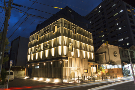 近江牛「かど萬」すき焼き用モモ肉 約250g 近江牛