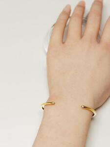 【K10イエローゴールドバングル】ダイヤモンド2粒が密かに輝く 遊び心ある大人アクセサリー 人気カラー K10-B005 / 金 ゴールド ダイヤ ジュエリー アクセサリー ギフト プレゼント レディース シンプル 定番