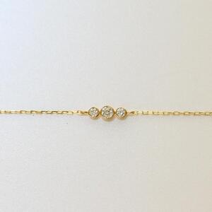 【K18イエローゴールド ラボダイヤモンドブレスレット】0.063ct 3粒ダイヤの美しさが際立つチェーンブレス 17cm K18-B006 ジュエリー
