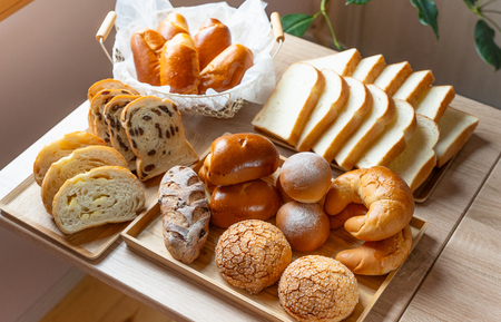 【定期便3回】冷凍でもおいしい人気パン詰め合わせセット(10種35個入)定期便(3か月連続) パン