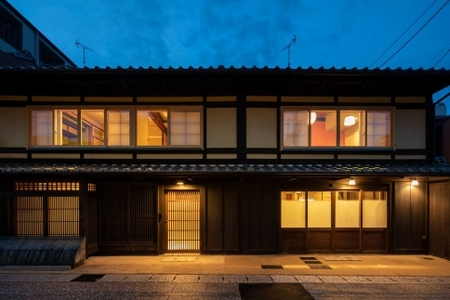 町家をリノベーションした商店街ホテル 1泊2日ツインルームおまかせ宿泊プラン（大人2名様） [SA02] / 宿泊券 チケット