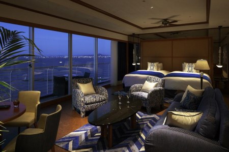 琵琶湖ホテル ジュニアスイートルーム ペア宿泊利用券（1泊朝食・クラブラウンジアクセス付き） 宿泊券