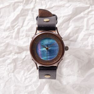 伝統工芸品【螺鈿(らでん)黒】の文字盤が美しいハンドメイド