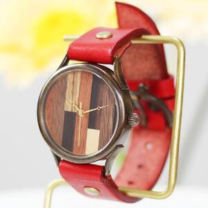 【5種類のナチュラルウッド】パズルのようなデザインが可愛い文字盤 ハンドメイドウォッチ Lサイズ ベルトカラー：赤 WB082L 赤 腕時計