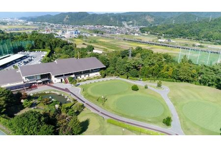 近江牛 肩ロース肉すき焼き用 450ｇ付き彦根カントリー倶楽部平日２名様セルフプレー券（食事付き）