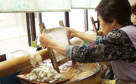 国産真綿100％使用 近江真綿 手引き布団 1.0kg シングル 【赤色】　[AQBN014] 布団 かけ布団