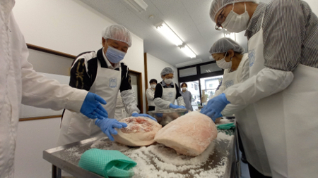 【総本家　肉のあさの】【ワークショップ】国産黒豚もも肉を使った生ハム手づくり体験（１本分）【AE17W】