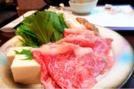 近江牛 上霜 モモ カタ すきやき 500g 【BM06W】 すき焼き 【 近江牛 】 牛肉すき焼き