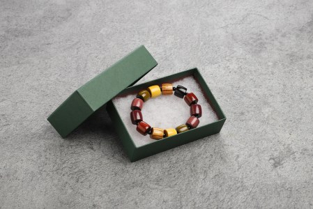 伝統の技で作り上げた色彩豊かな天然木のブレスレット【F003W】