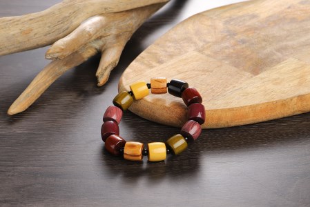 伝統の技で作り上げた色彩豊かな天然木のブレスレット【F003W】