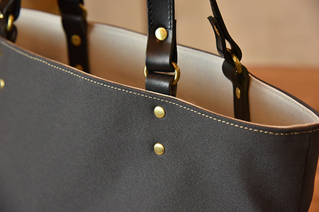 【PRキャンペーン対象】帆布と革のトートバッグ　近江牛レザー　地産帆布使用　アイアングレー【CC36W】