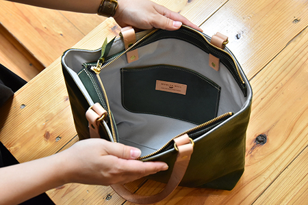 近江牛レザーを贅沢に使った　本革トートバッグ　ディープグリーン【CC38W】