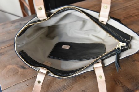 ハンドメイド　レザートートバッグ・名入れ可能　ブラック【CC12W】