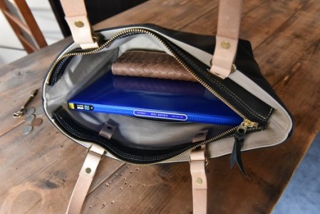 ハンドメイド　レザートートバッグ・名入れ可能　ブラック【CC12W】