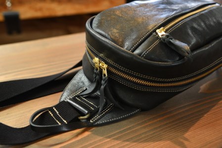 高級レザーを使った大人の ワンショルダーバッグ ナイトブラック【CC23W】