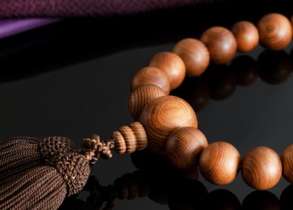 1400年の歴史を誇る近江の数珠職人が手掛けた 男性用 屋久杉の念珠【F012W】